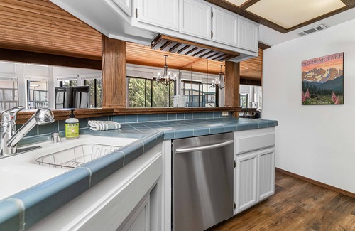 Big Bear Lake House | Mountain Condo has King Suite, Soaking Tub, Arcade, Pool and Hot Tub Access!