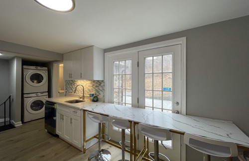 Smithsburg House | Mountain Cottage Near Scenic State Parks and Hiking Trails Great for Large Group