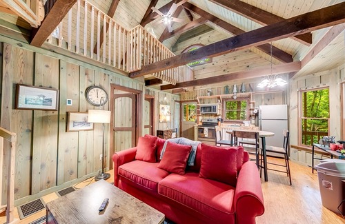 Demorest House | Mountain Creek Cabin - Peaceful rustic cabin