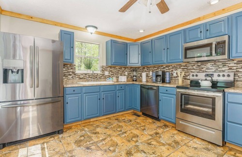 Sevierville Cabin | Mountain Dreams 1430 - Fire pit & hot tub!