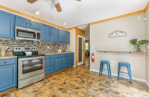 Sevierville Cabin | Mountain Dreams 1430 - Fire pit & hot tub!