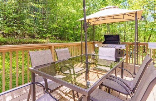 Sevierville Cabin | Mountain Dreams 1430 - Fire pit & hot tub!