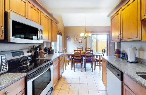 Fraser Apartment | Mountain Dreams Condo