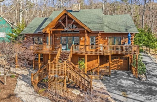 Massanutten Cabin | Mountain Escape/6BR Cabin/Hot Tub/Billiards/Hike trail to GW Natl Forest