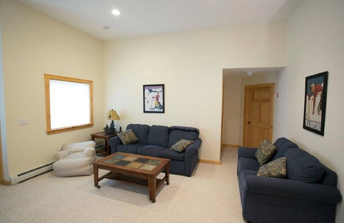 Conway House | Mountain Escape, central to everything!