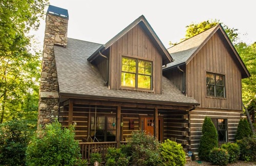 Franklin Cabin | "Mountain Escape" - Luxury 3 Story Cabin -All New Furnishings! Starlink Internet