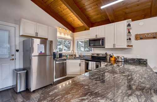 Tahoe Village House | Mountain Escape Near Heavenly Lodge | Sleeps 8