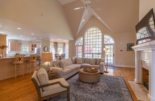 Boone House | Mountain Gem - Updated Huge 4 story Home 7 Minutes to Boone with Pool Table & Views!
