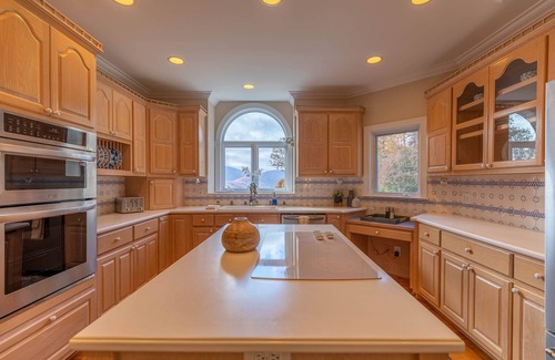 Boone House | Mountain Gem - Updated Huge 4 story Home 7 Minutes to Boone with Pool Table & Views!