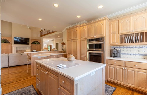 Boone House | Mountain Gem - Updated Huge 4 story Home 7 Minutes to Boone with Pool Table & Views!