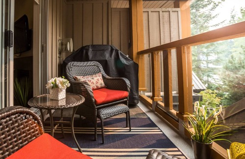 Village North House | Mountain Get Away With Private Hot Tub & Free Parking