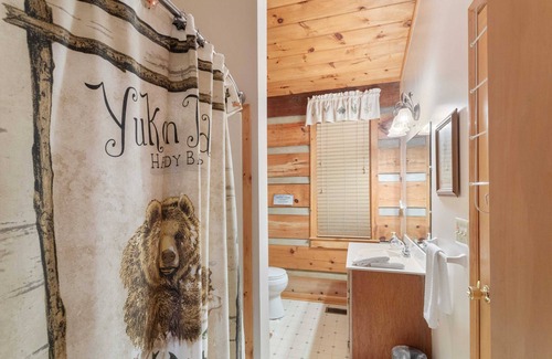 Foscoe Cabin | Mountain Getaway in Convenient Location