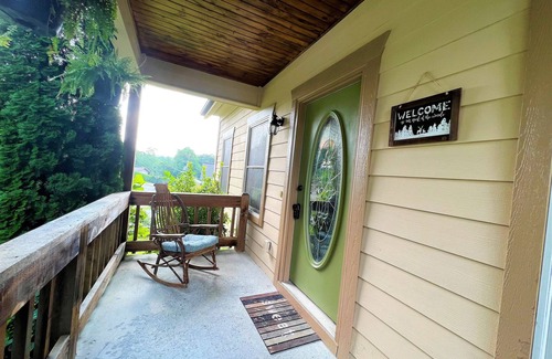 Boone Cottage | Mountain Getaway minutes to App State & Skiing