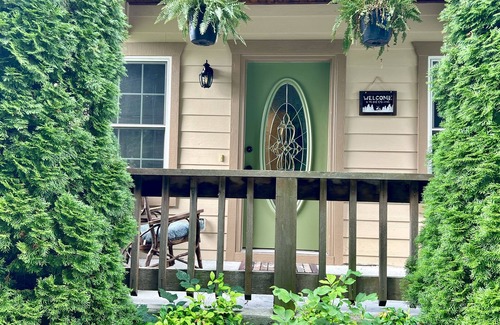 Boone Cottage | Mountain Getaway minutes to App State & Skiing