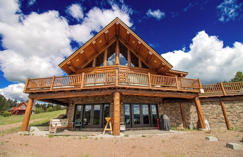 Anaconda Cabin | Mountain Getaway w/additional Bunkhouse Apartment!