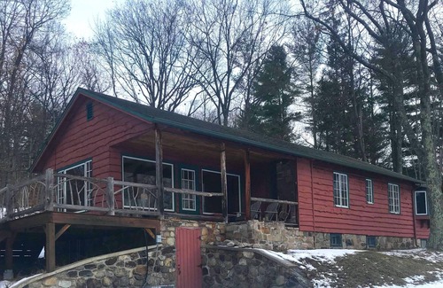 Keene House | Mountain getaway: Work-From-Home with spectacular views!