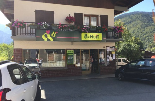 Servoz Ski Chalet | Mountain guide's chalet in the Chamonix valley