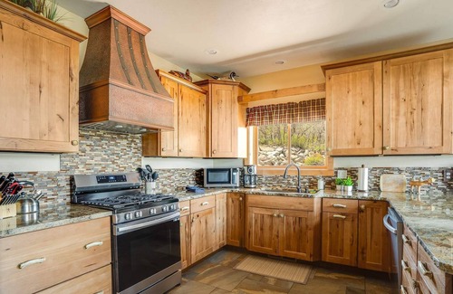 Mesa Cabin | Mountain Haus: Hot Tub, Views & Ski Access