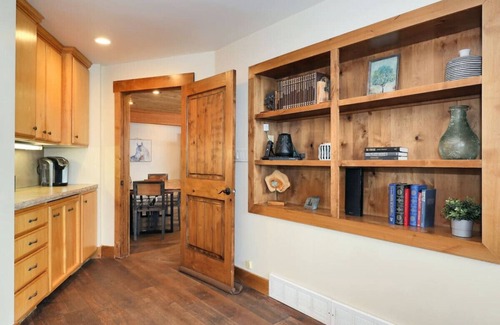 Sundance Cabin | Mountain Haven Sundance, Utah Hot tub Game room Bunk room and kid's loft Deluxe beds and linens Mountain Cabins Utah