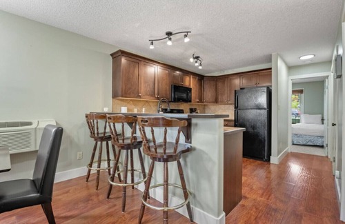 East Kootenay Apartment | Mountain Hearth | Central | Fireplace | AC