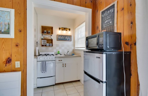 Mountain Home Cabin | Mountain Home Cabin w/Fire Pit < 1 Mi to Lake!