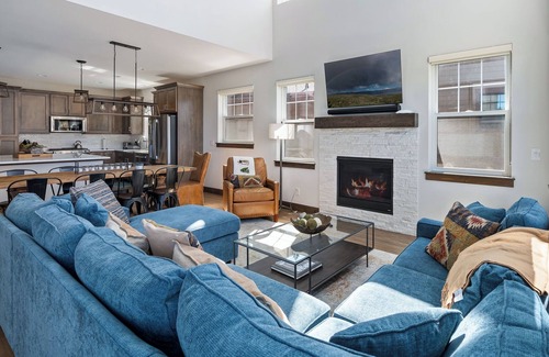 Rendezvous House | Mountain home near resort w/hot tub & decks