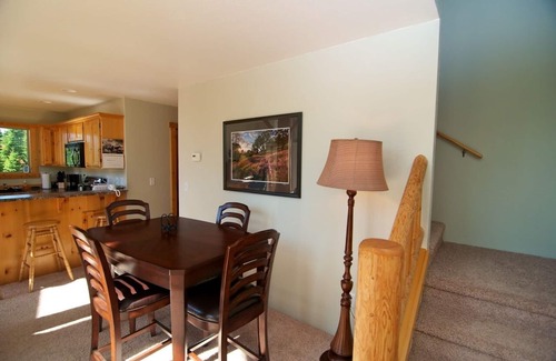 Klamath Falls Cabin | Mountain Home near Lake of the Woods, Ashland and 1 hour to Crater Lake