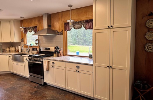 Gallatin Gateway House | Mountain home between Bozeman & Big Sky nnnnnnnnnnnnnnnnnn