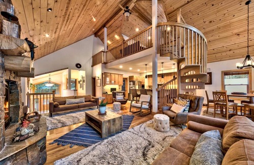 Pioneer Trail Cabin | Mountain Home, Game Room, 3 Living Areas, Near Heavenly, 8 Guests+Kids 5 and Older