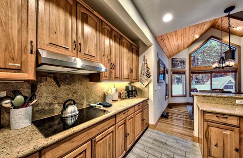 Pioneer Trail Cabin | Mountain Home, Game Room, 3 Living Areas, Near Heavenly, 8 Guests+Kids 5 and Older