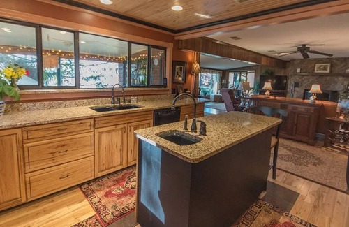 Franklin House | Mountain home with breathtaking views and close to town.