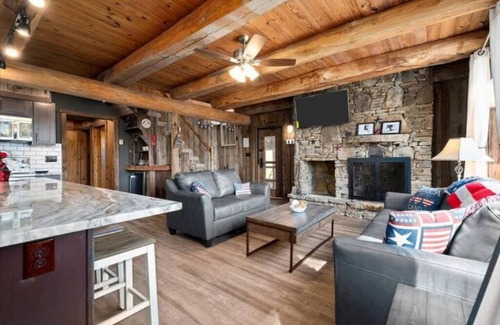 Champion Ski Chalet | Mountain House -Black Diamond Chalet