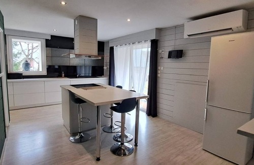 Aucun House | Mountain house in 24,000m² park. Pets allowed.