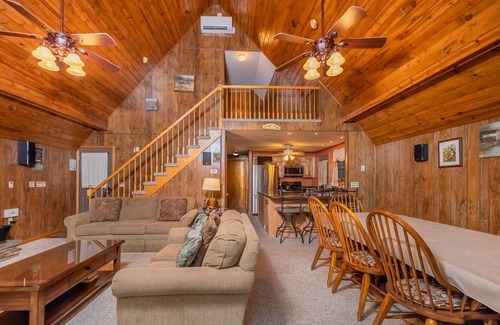 Oakland House | Mountain House | Pet Friendly, Dock, Great Views!