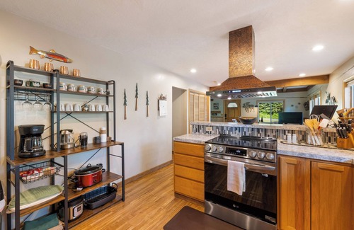 McCall House | Mountain Joy - Pet Friendly - Hot Tub - River access - Trail system - Yard games - Canoe