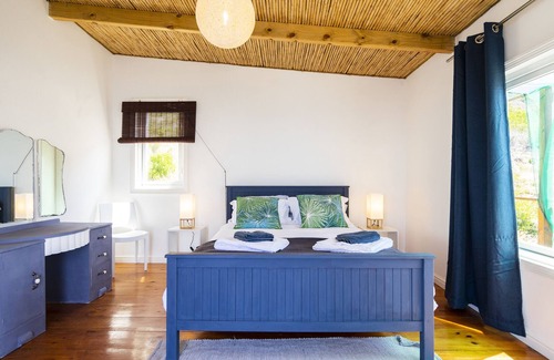 Fish Hoek House | Mountain King cottage- watch the oceans from top of the world