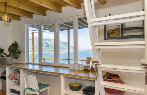 Fish Hoek House | Mountain King cottage- watch the oceans from top of the world