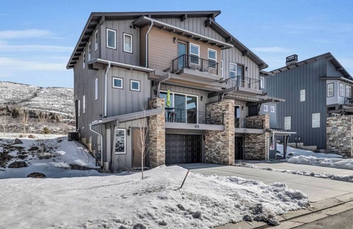 Deer Mountain House | Mountain Lake Getaway - Chef's Kitchen - High End