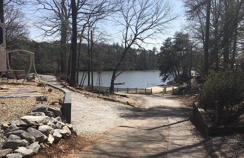 Cleveland House | Mountain/Lake Retreat RV Pet Friendly