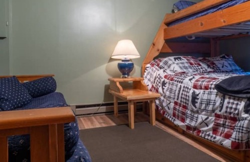 Jim Thorpe House | Mountain Lodge Near Skiing and Snow Tubing