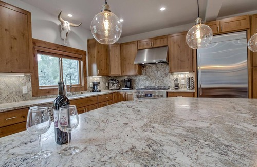 Basalt House | Mountain Lodge Oasis | 6BR w/Hot Tub Near Aspen