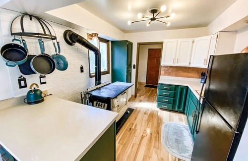 Alma Apartment | Mountain Lodge Retreat