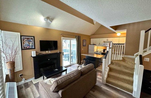 Craigleith Condo | Mountain Loft Suite with Pool and Hot Tub