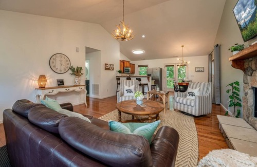 Brevard House | Mountain Lux Escape - 5 minutes to Downtown Brevard & Pisgah National Forest