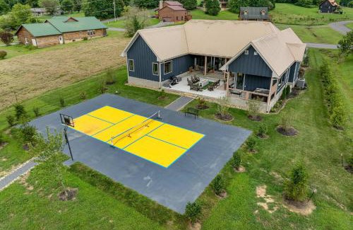 Gatlinburg - Pigeon Forge House | Mountain Luxury Private Resort Style Amenities