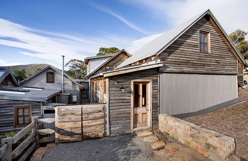 Crackenback Ski Chalet | ⭐️ Mountain LUXURY ⭐️ Wood Fireplace ⭐️ Pets Welcome