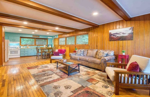 Maggie Valley Cottage | Mountain Magic-Peaceful, Cozy, Pet-Friendly Escape