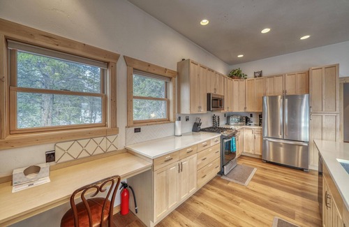 Leadville House | Mountain Majesty-HOT TUB! Minutes to Ski Cooper-Private fishing out your door!