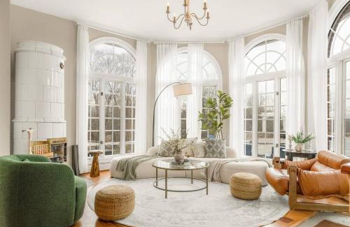 Haywood House | Mountain Mama Ranch - Luxe Farmhouse on 200 acres close to Shenandoah, with top amenities, longhorns and Blue Ridge mountain views