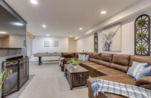 Morrison House | Mountain Mansion With A Hot Tub And A Sauna